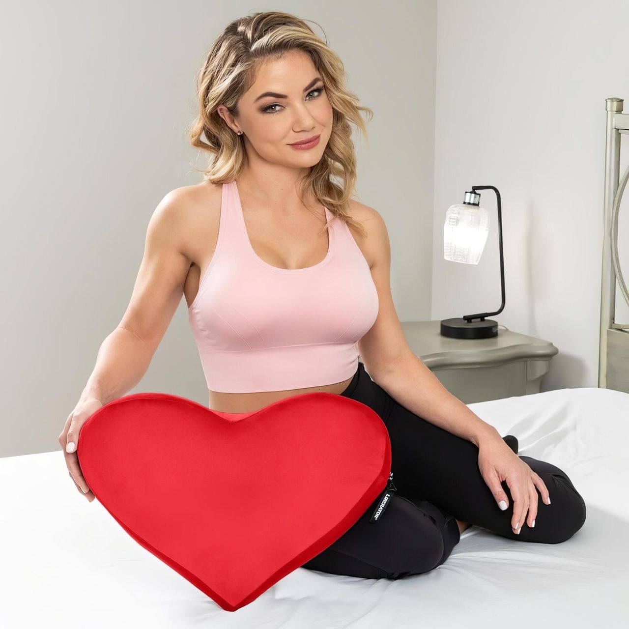 Liberator Heart Wedge - szív alakú szexpárna (piros) Liberator Heart Wedge - szív alakú szexpárna (piros)