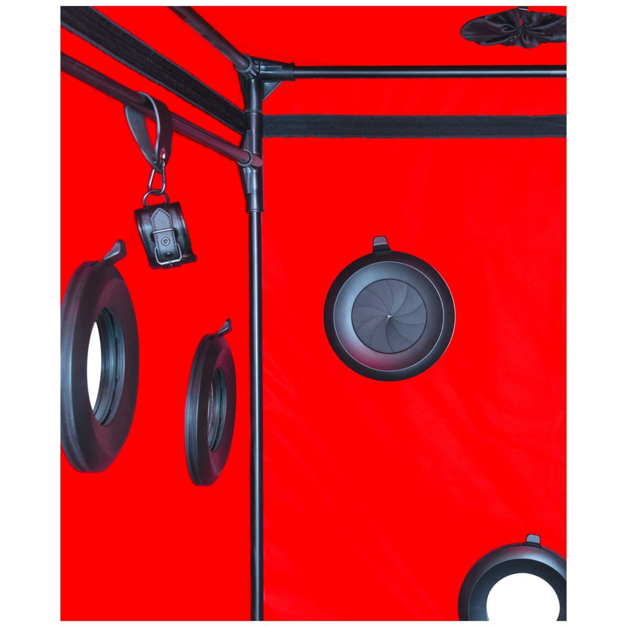 Secretdome - BDSM szex kabin nyílásokkal (fekete) Secretdome - BDSM szex kabin nyílásokkal (fekete)