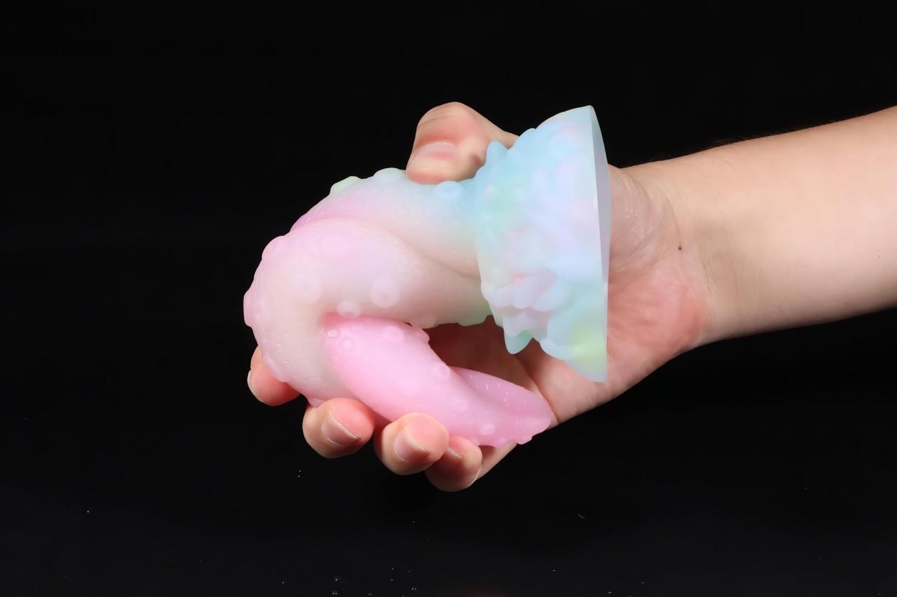 OgazR Kraken - csavart polipkar dildó - 18 cm (szivárvány) OgazR Kraken - csavart polipkar dildó - 18 cm (szivárvány)