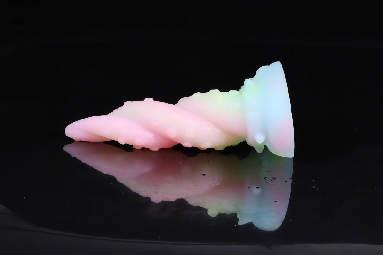 OgazR Kraken - csavart polipkar dildó - 18 cm (szivárvány) OgazR Kraken - csavart polipkar dildó - 18 cm (szivárvány)